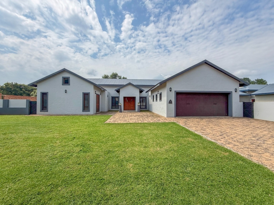 4 Bedroom Property for Sale in The Islands Estates North West